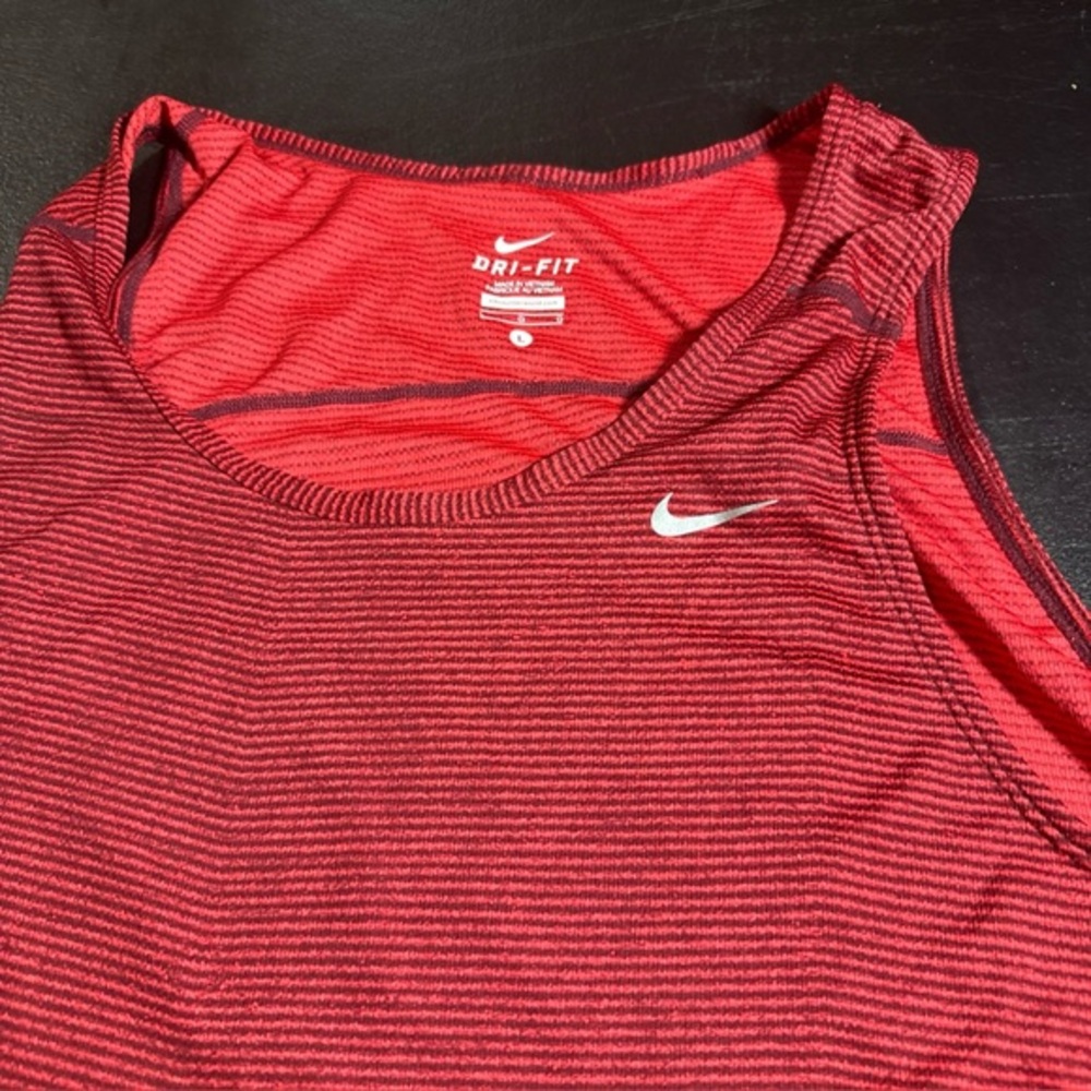 Nike Dri-FIT Tank Shirt Womens Large Red Sleeveless Athletic Gym Training Tee